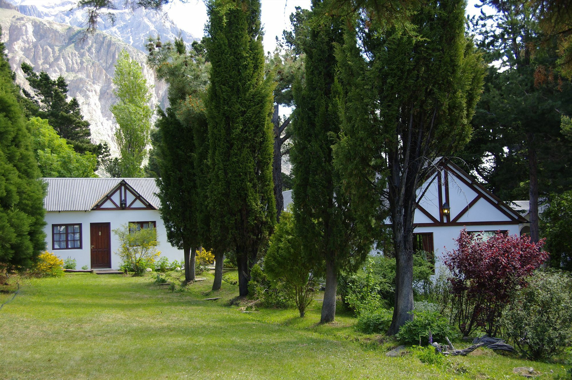 Hosteria Helsingfors Hotel El Chalten Exterior photo